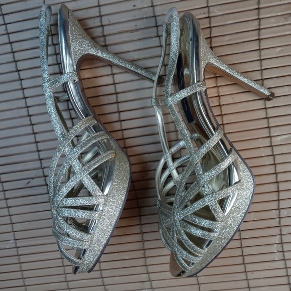 Nina New York women's 4" stiletto heel sandal. Sz 7.5M. Gold glitter leather sli - Picture 7 of 11